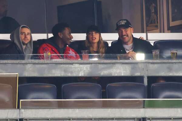 Taylor Swift y Travis Kelce, espectadores de lujo en el Yankee Stadium - Gente - ABC Color