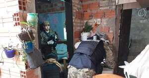 La Nación / Allanamientos simultáneos en Lambaré: varios detenidos, incluido un menor