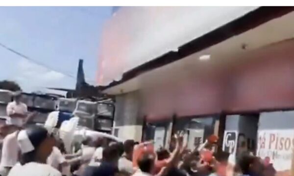 (VIDEO)Celebraron con vito que cliente le pagó una deuda