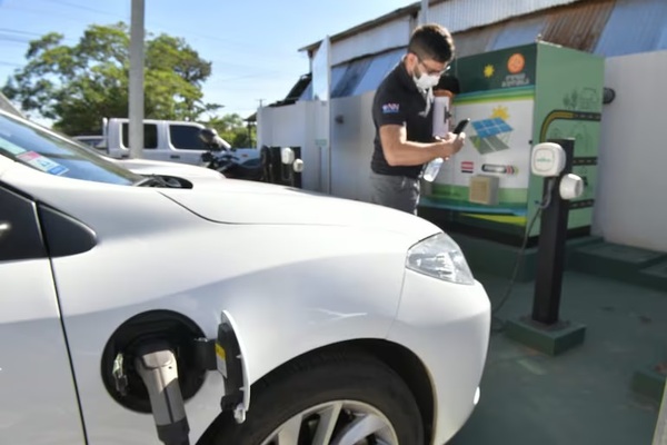 Gobierno anuncia nuevos incentivos para vehículos eléctricos e híbridos