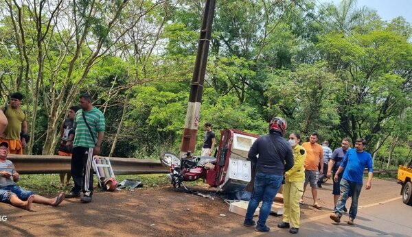 Accidente deja un lesionado y daños materiales
