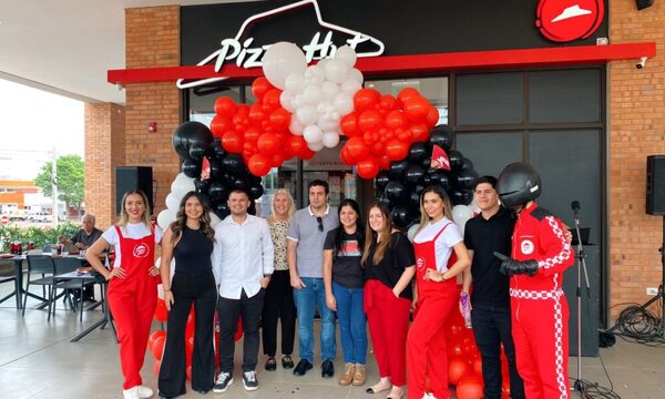 Inauguración del local N°29 de Pizza Hut en Paraguay.