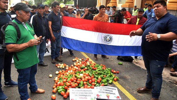 Agricultores exigen al Gobierno un combate más duro al contrabando