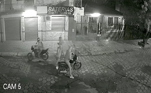 Policía busca a delincuentes que serían autores de varios robos de motocicletas - La Clave