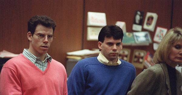 La Nación / Serie de Netflix impulsa nueva audiencia de los hermanos Lyle y Erik Menéndez