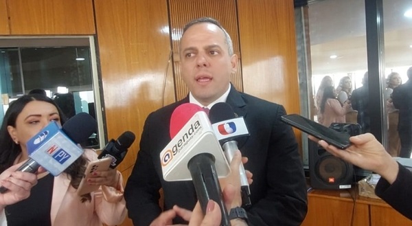Camilo Benítez: “Ejecutivo no ordenará a Contraloría a quienes controlar”