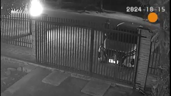 Una mujer fue tomada de rehén para robarle su camioneta