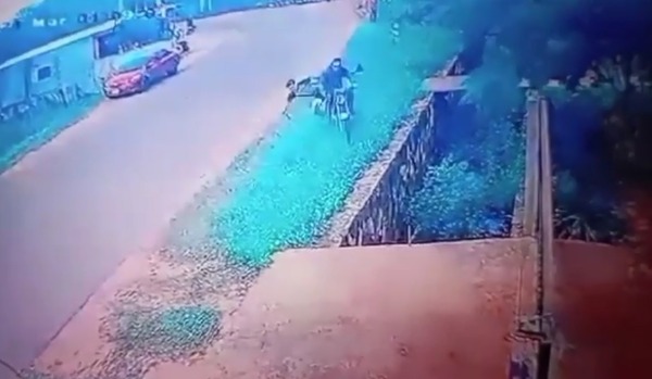 Motociclistas protagonizan accidente y se salvan de milagro en Villarrica - Unicanal