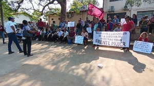 Mitín «Octubre Negro» frente al Hospital Regional de Concepción