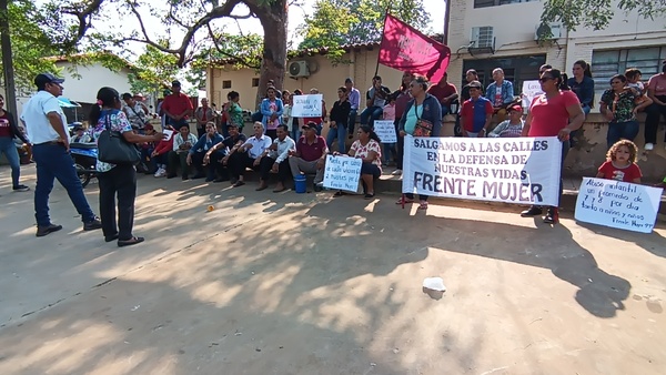 Mitín «Octubre Negro» frente al Hospital Regional de Concepción