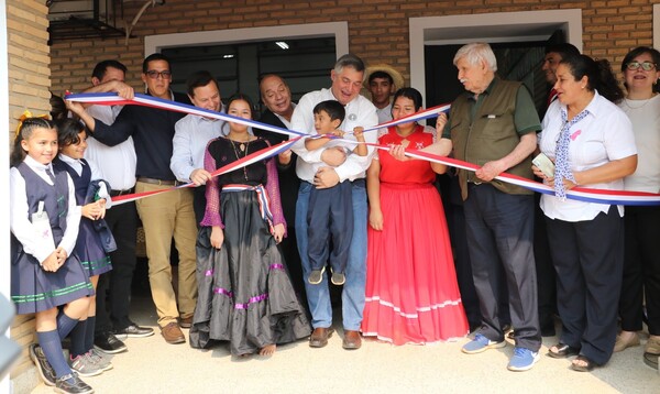 En alianza público – privada inauguran moderno bloque de aulas con baños sexados en escuela de Limpio - .::Agencia IP::.