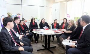 Estudiantes de Derecho recorrieron Palacio de Justicia de Asunción