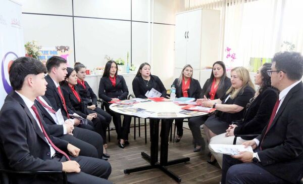 Estudiantes de Derecho recorrieron Palacio de Justicia de Asunción