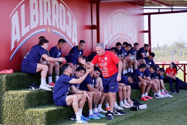 Versus / Los 9 jugadores de Paraguay que no tuvieron minutos en el combo de octubre