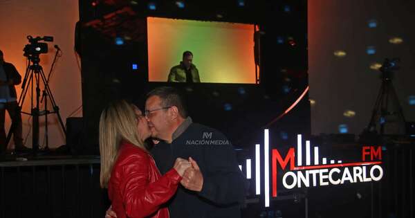 Diario HOY | Presentan el Retrovisor Gold Edition por los 30 años de radio Montecarlo