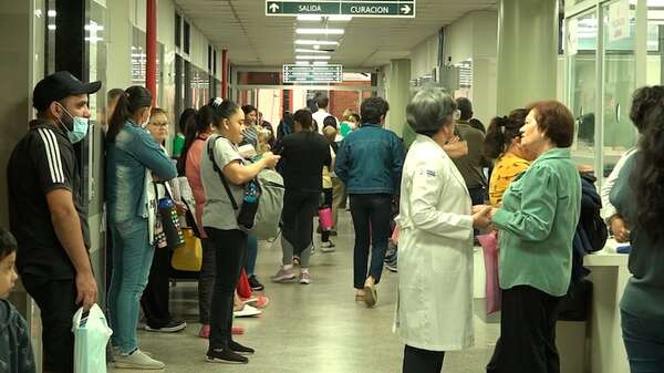 PGN 2025: Salud expuso su déficit para cumplir reclamo de los médicos - Economía - ABC Color