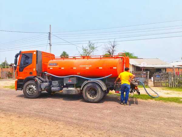 Continúa distribución de agua potable a comunidades chaqueñas