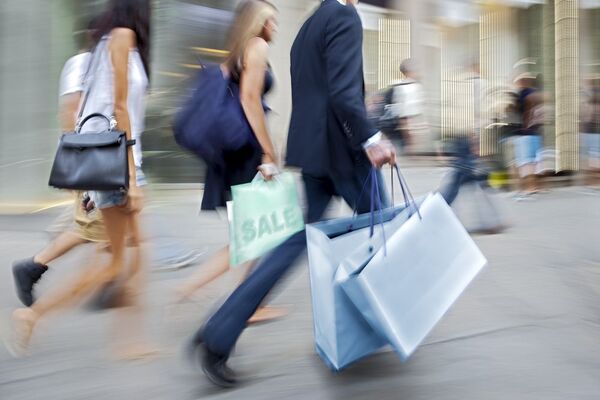 Confianza del consumidor disminuye, pero se mantiene en terreno optimista - MarketData