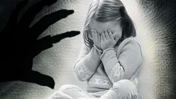 Acusan a preparador físico de manosear a una niña en su casa