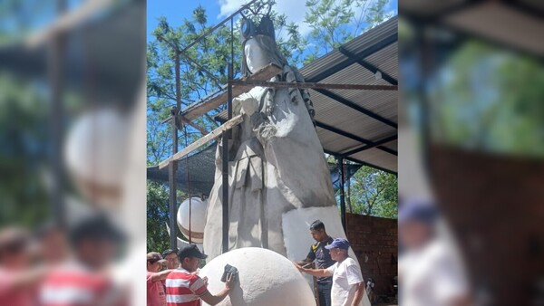 Novedad para Caacupé: tres estatuas feroces de la Virgen