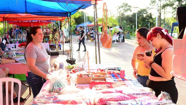 Promueven espíritu emprendedor con una feria y festival artístico