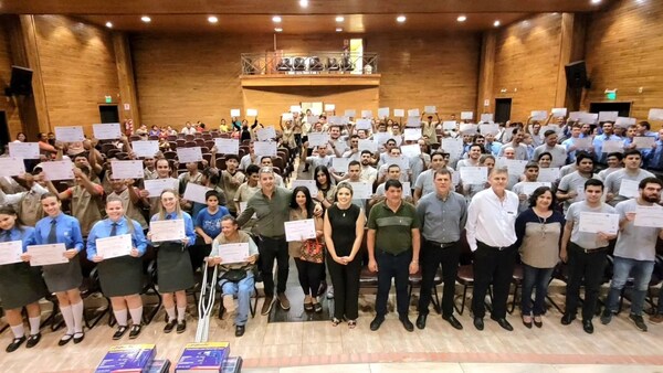 ACTO DE CLAUSURA DE CURSOS DE FORMACIÓN PROFESIONAL EN LA CIUDAD DE OBLIGADO. - Itapúa Noticias