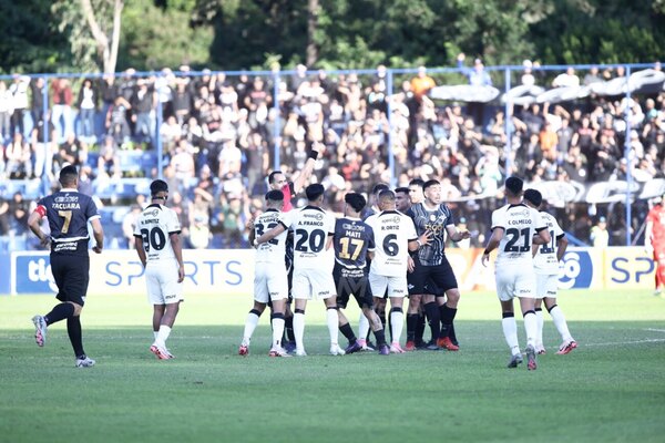 Versus / El árbitro elegido para el clásico blanco y negro
