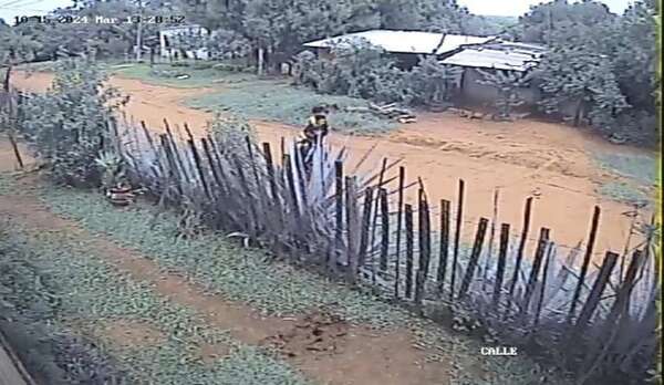 Video: buscan a ladrones que robaron a una estudiante en Luque - Policiales - ABC Color