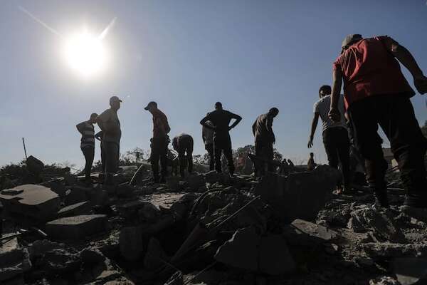 Bombardeos israelíes dejan más víctimas en la Franja de Gaza y tropas siguen asediando Yabalia - Mundo - ABC Color