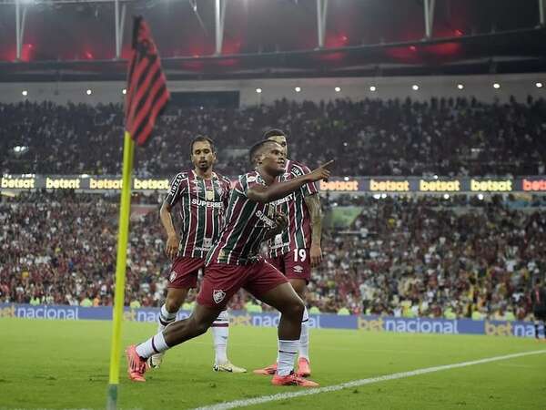 Fluminense ganó el clásico y salió de la zona del descenso - Fútbol Internacional - ABC Color