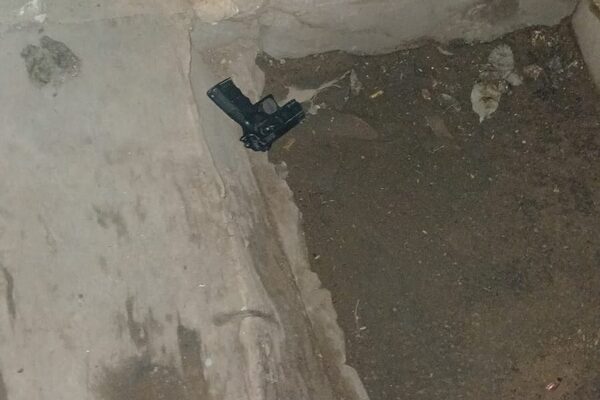 Policía encontró a su pareja con otro, mató a la mujer y luego se quitó la vida