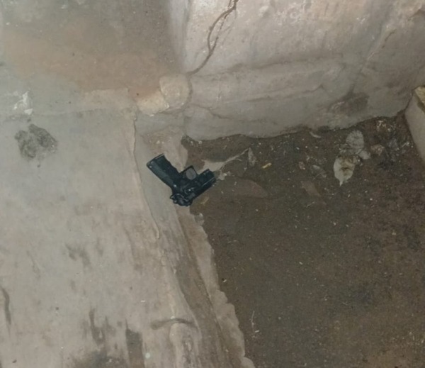 Policía asesinó a su esposa, hirió a su acompañante y se autoeliminó - trece