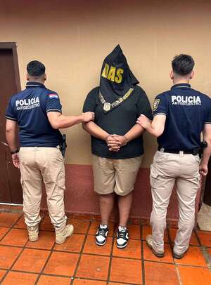 Allanamiento y detenidos por sextorsión: caen un joven y una funcionaria judicial - Policiales - ABC Color