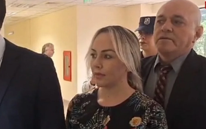 Anadelia Acosta acusada de millonaria estafa, se presentó al Juzgado de Caaguazú - Noticiero Paraguay
