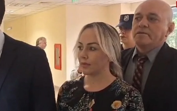 Anadelia Acosta acusada de millonaria estafa, se presentó al Juzgado de Caaguazú - Noticiero Paraguay