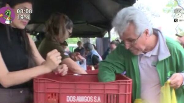 Continúa la Feria del Tomate en la explanada del SNT - SNT