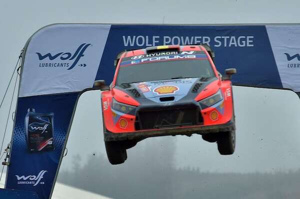 Neuville es líder del Rally de Europa Central con 6.4 segundos sobre Ogier - Automovilismo - ABC Color