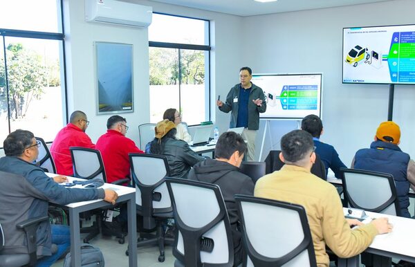 La próxima semana se inicia segunda capacitación en vehículos eléctricos - La Clave