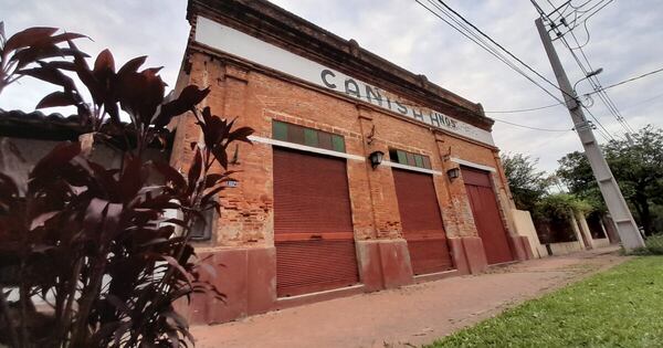 La Nación / Visita guiada al cine Cañisá tras función de “Cinema Paradiso”