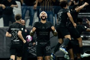 Versus / Corinthians, con Romero en cancha, goleó al Athletico Paranaense de Gamarra