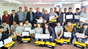 26 NUEVOS EGRESADOS EN CURSO DE MECÁNICA DE MOTOCICLETAS EN ENCARNACIÓN  - Itapúa Noticias