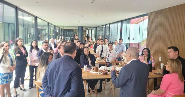 La Nación / Senadores de las diferentes bancadas celebran el 18 de octubre