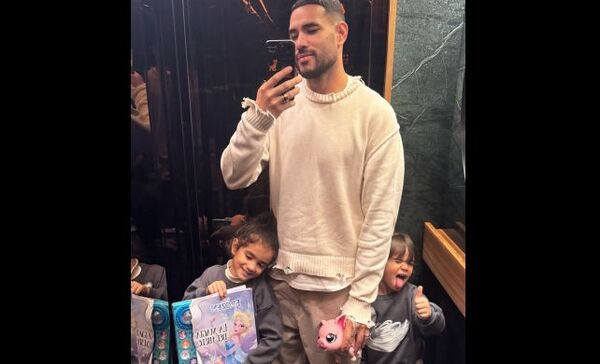 El tierno momento de nuestro goleador con sus princesas que son su debilidad