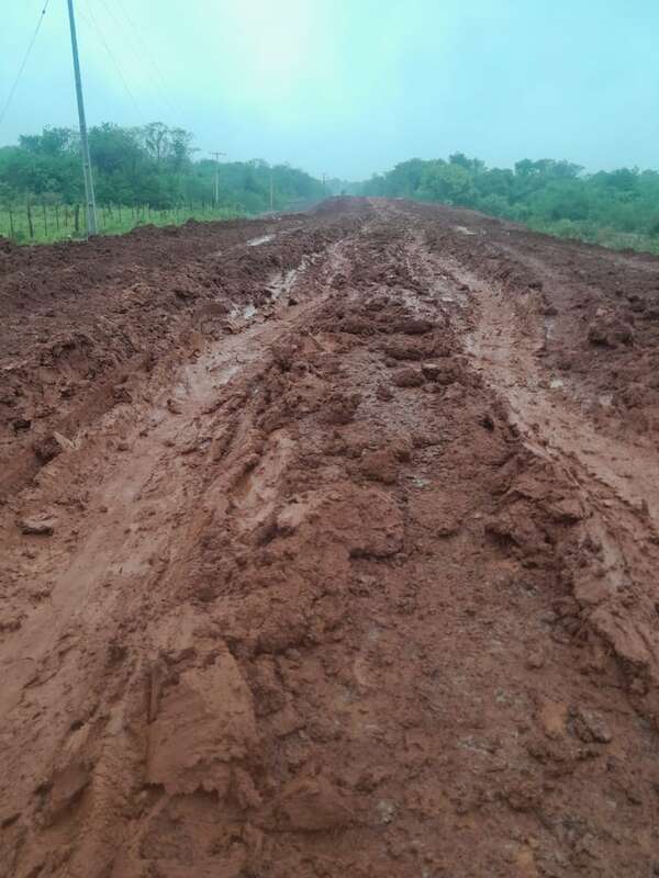 Lluvia beneficia a la producción agropecuaria, pero destruye caminos rurales - Nacionales - ABC Color