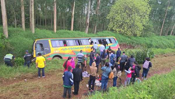 Delegación escolar sufre grave accidente