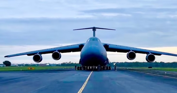 Superavión estadounidense arriba al Aeropuerto Silvio Pettirossi con donaciones