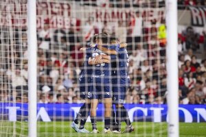 Versus / Vélez salva un punto en casa de River y sigue al mando de la Liga argentina