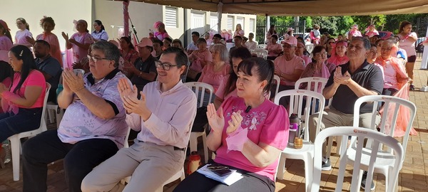 Entregan aportes al CENADE y la Fundación Lazos del Sur tras desfile benéfico