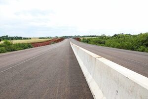 Titular del MOPC verifica zona donde se construirá un puente sobre el río Monday - ADN Digital