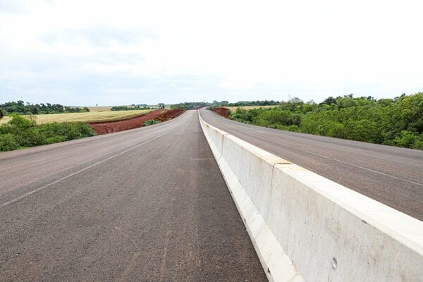 Titular del MOPC verifica zona donde se construirá un puente sobre el río Monday - ADN Digital